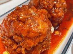 鸭蛋黄狮子头-梅飞酒家(名辉豪庭店)