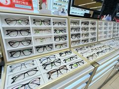-美式眼镜·授权蔡司.依视路.尼康.豪雅.明月(南翔印象城店)