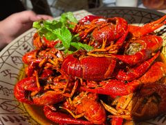 精品蒜香吮指小龙虾-有位虾匠·手工土菜小馆(市北店)