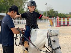 -名驭国际马术学院