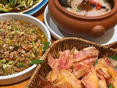 -老滇山寨•云南特色菜•地方菜•民族风情歌舞表演(金碧店)