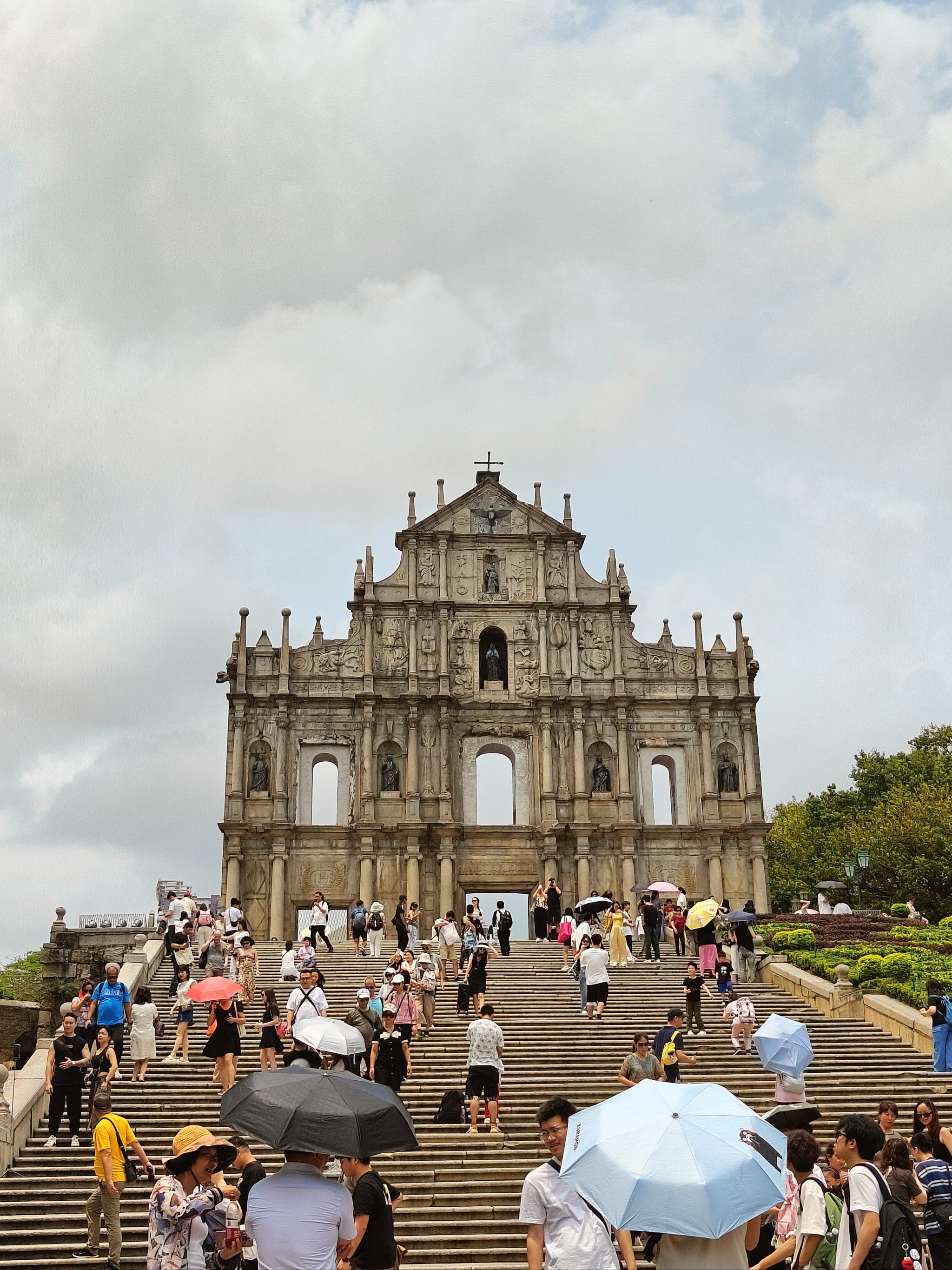 n打卡澳门大三巴
🚗交通住宿
在香港乘坐港澳快线做的最早8 8
