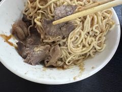 -松树干拌面店