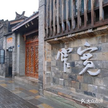 【景点名称】：宽窄巷子  【游玩时间】：2小时左右