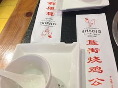 餐具摆设-重庆烧鸡公火锅(簋街店)