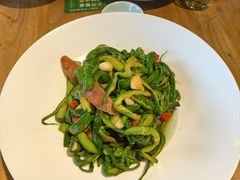 -头上红煨盐鸡乡村食府