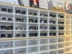 -天空之镜眼镜店蔡司依视路配镜授权零售店(望京颐堤港店)