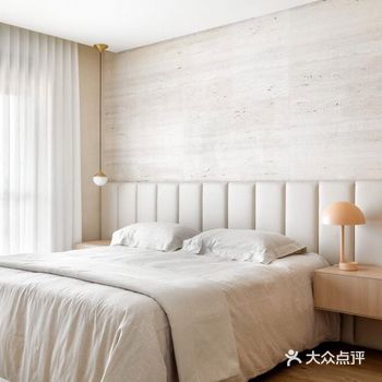 通过设计新的规划，实现了宽敞的客厅、厨房、两间带连接