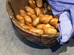 -Bánh Mì Huynh Hoa