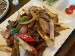 铁板黑椒牛肉-咱家大院海鲜家常菜