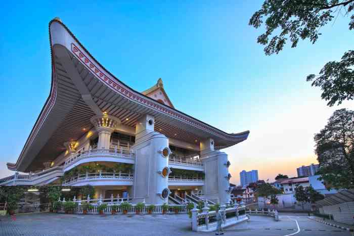光明山普觉禅寺-"新加坡光明山普觉禅寺是中国僧人创建于19.