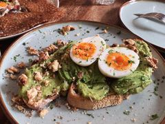 牛油果煮蛋吐司-RAC BAR(安福路店)