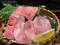 -山川小町·极番烧肉(新地假日广场店)