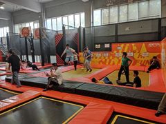 -嗨翻Hi-Fun竞技主题乐园·蹦床亲子生日轰趴(国光1937店)