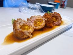 鸭蛋黄狮子头-梅飞酒家(名辉豪庭店)