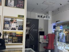 -美式眼镜·授权蔡司.依视路.尼康.豪雅.明月(人民广场店)