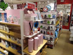 -名创优品(北京新中关购物中心地铁层店)