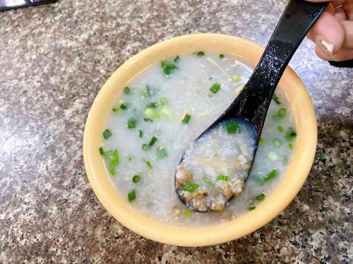 根记驰名蚬粥-"听讲开了好久的啦,出名的是蚬粥,所以一直.