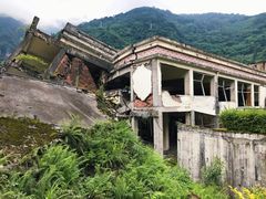 -四川汶川特大地震漩口中学遗址