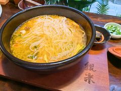 -银米·云南传统过桥米线(双廊黑金冠店)