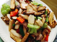 爆炒松茸-88号小吃店·经典云南菜·地道纳西美食
