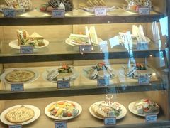 面包甜点陈列柜-漫咖啡(沙龙汇店)