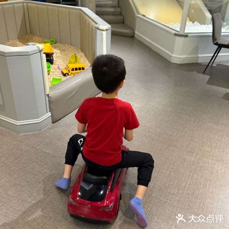 一个人也可轻松遛娃!这家亲子餐厅太chill