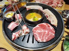 -江南猪肉商会无限续吃(弘大店)