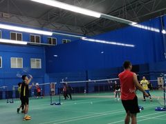 -中地华冠羽毛球俱乐部