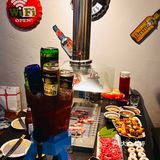 一家集烧烤烤肉啤酒桶一体的店 东北人冲！