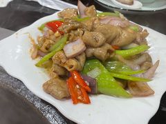 红烧大肠-三江鱼东北特色铁锅炖(骆驼店)