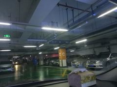 -证大·大拇指广场-地面停车场