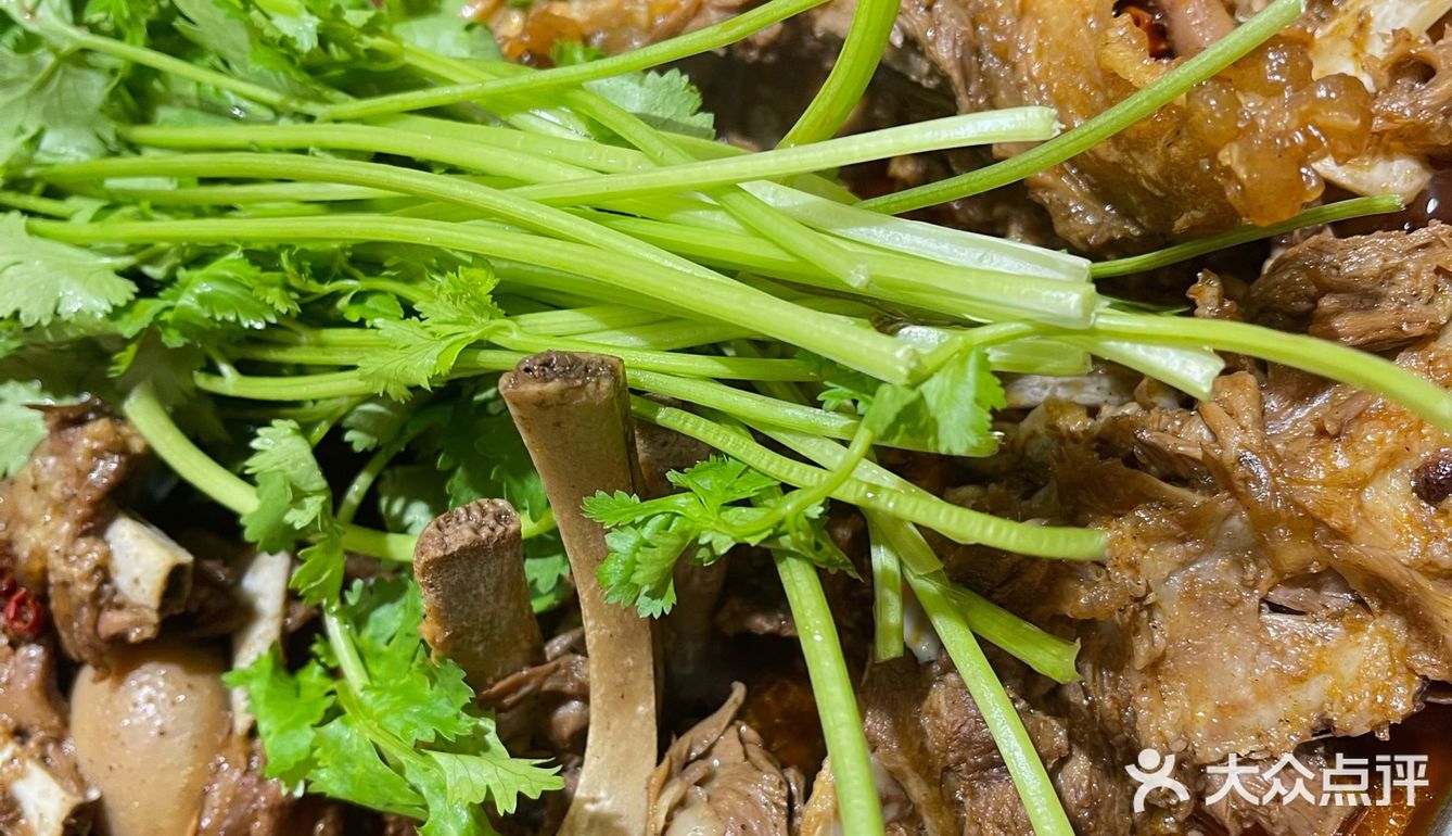 羊蝎子和牛肉锅贴可以封神的一家店！