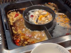 -吴氏老牌坊云南鱼豆花火锅店(通江街店)