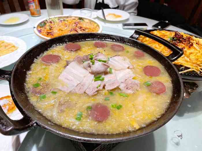 最东北民俗风情饭店建河街店