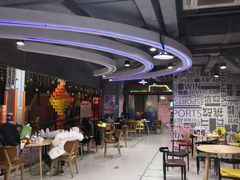 -嗨翻Hi-Fun竞技主题乐园·蹦床团建生日轰趴(荆川 国光1937店)