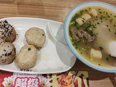 -小杨生煎(金山百联购物中心3楼店)