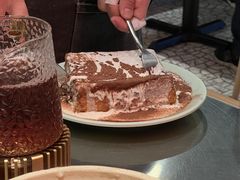 漏奶滑-潮界(虹桥新天地店)