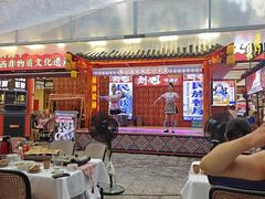 -刘姐啤酒鱼民族演艺餐厅(西街总店)