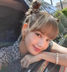 -Hello Lady发型设计