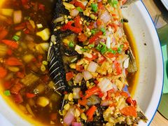 香煎鲫鱼-费大厨辣椒炒肉(高铁吾悦广场店)