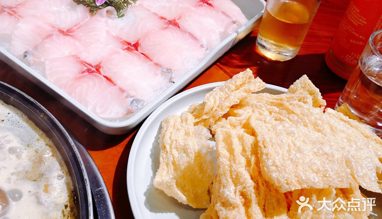 表示这个套餐有点少都没有吃饱，又点了好多吃的