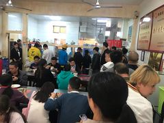等位区-秦豫肉夹馍(骡马市总店)