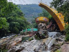 -天门沟九州驿站树上汤泉