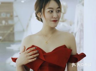 陌棠婚纱｜试纱纪 订婚和敬酒皆可的一款礼服