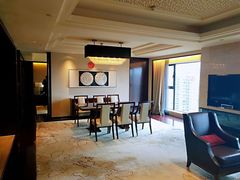 -成都保利公园皇冠假日酒店(熊猫基地店)