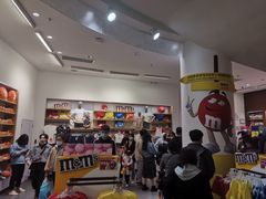 -m豆巧克力世界(上海世茂广场店)