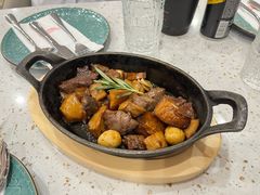 安格斯铁板蒜香牛肉粒-CRAZYONES西班牙海鲜饭(上海美罗城店)