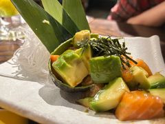 三文鱼牛油果色拉-角落里(中山公园店)