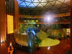 -上海滴水湖皇冠假日酒店